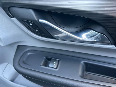 Used 2023 GMC Terrain SLE w/ Driver Convenience Package image 22