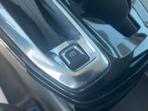 Used 2025 Chevrolet Trax LT w/ LT Convenience Package FWD image 23