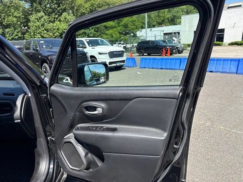 Used 2023 Jeep Renegade Latitude AWD/4WD image 30