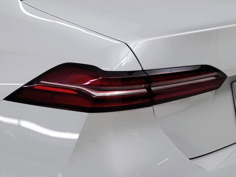 Used 2026 BMW 530i w/ Convenience Package RWD image 8