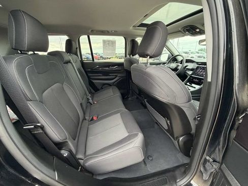Used 2023 Jeep Grand Cherokee Laredo AWD/4WD image 24