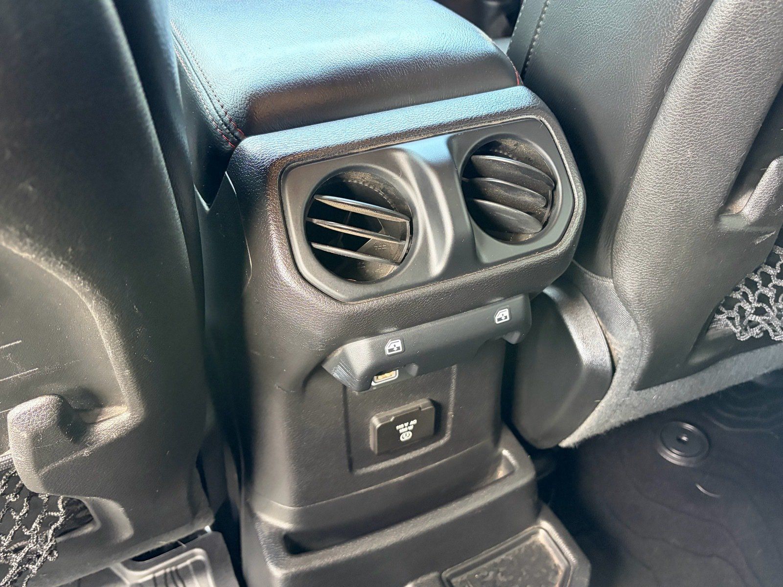 Used 2019 Jeep Wrangler Unlimited Rubicon AWD/4WD image 30