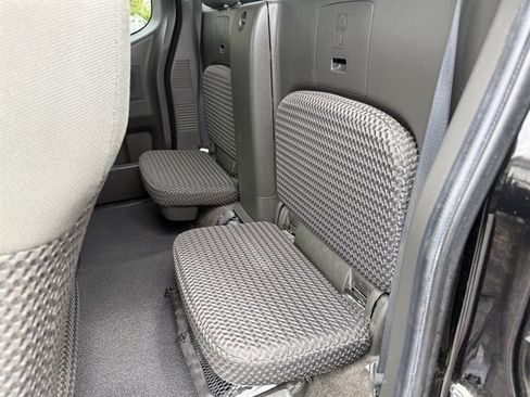 Used 2014 Nissan Frontier SV w/ SV Value Truck Package AWD/4WD image 23