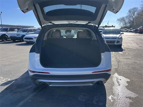 Used 2022 Lincoln Corsair FWD w/ Equipment Group 101A image 12