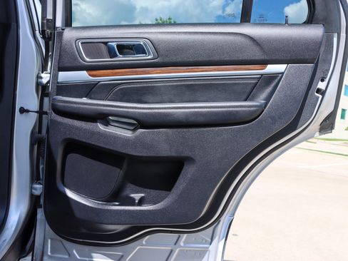 Used 2018 Ford Explorer Limited w/ Ford Safe & Smart Package image 11