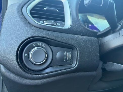 Used 2018 Jeep Renegade Sport w/ Power & Air Group image 24