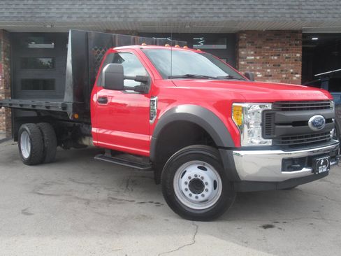 Used 2017 Ford F550 2WD Regular Cab Super Duty image 1