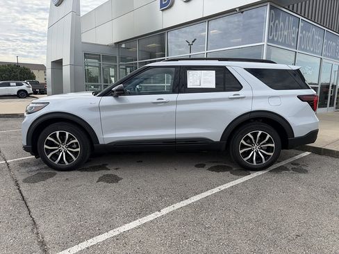 Used 2026 Ford Explorer ST-Line AWD/4WD image 2