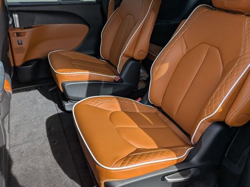 New 2026 Chrysler Pacifica Pinnacle w/ Trailer Tow Group image 27