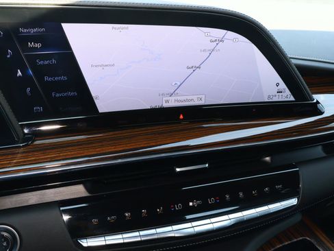 Used 2024 Cadillac Escalade Premium Luxury AWD/4WD image 32