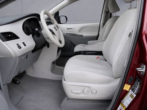 Used 2013 Toyota Sienna LE FWD image 7