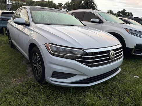 Used 2019 Volkswagen Jetta SE FWD image 1