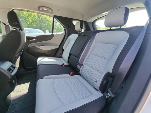 Used 2020 Chevrolet Equinox LS AWD/4WD image 19