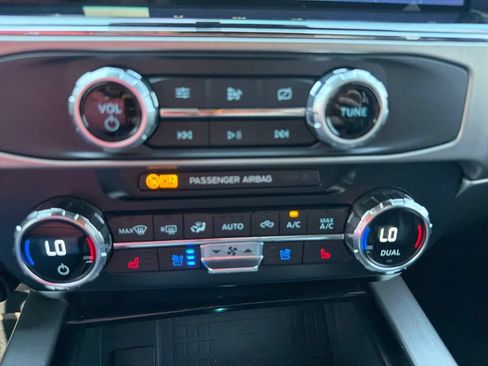 Used 2022 Ford F450 Platinum w/ FX4 Off-Road Package AWD/4WD image 30