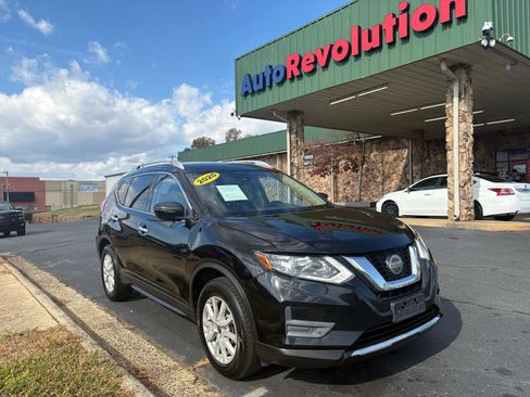 Used 2020 Nissan Rogue SV image 1