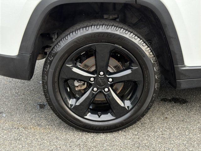 Used 2023 Jeep Grand Cherokee Altitude AWD/4WD image 12