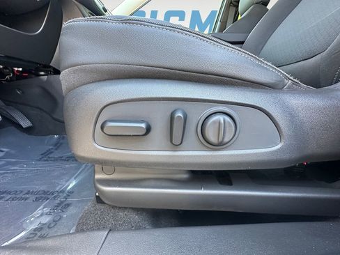 Used 2022 Buick Encore GX Preferred w/ Cold Weather Comfort Package AWD/4WD image 16