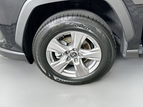 Certified 2025 Toyota RAV4 XLE FWD image 31