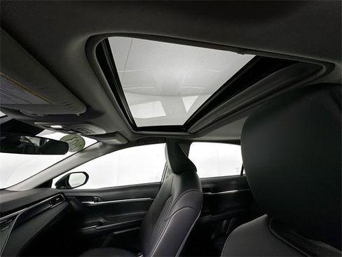 Used 2023 Toyota Camry SE image 18