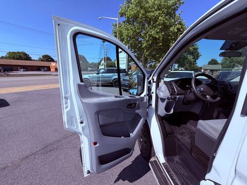 Used 2015 Ford Transit 250 130 Low Roof w/ Exterior Upgrade Package RWD image 24