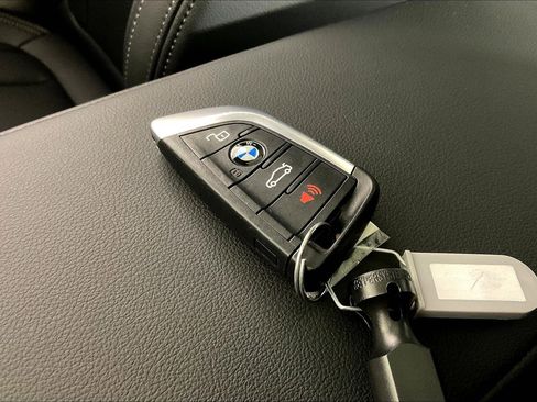 Certified 2025 BMW 330i xDrive Sedan w/ Premium Package image 29