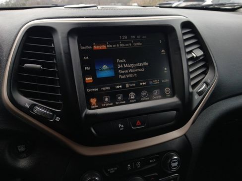 Used 2018 Jeep Cherokee Limited w/ Luxury Group image 21