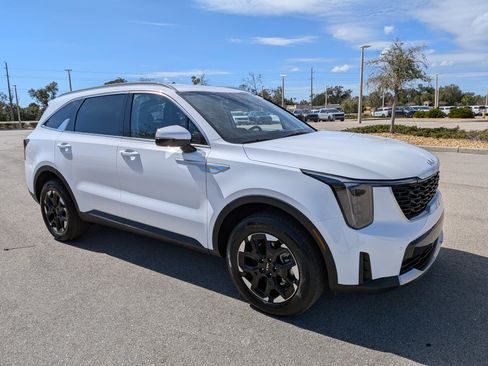 Certified 2025 Kia Sorento S image 2
