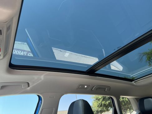 Certified 2025 Volkswagen Taos SEL image 27