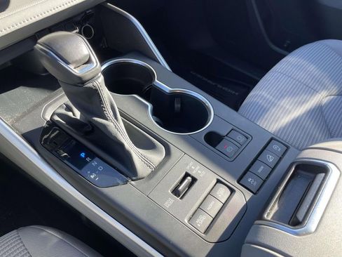 Used 2020 Toyota Highlander LE image 30