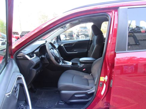 Used 2020 Toyota RAV4 LE w/ Carpet Mat Package image 11