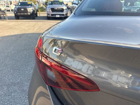 Used 2023 Alfa Romeo Giulia Veloce RWD image 6