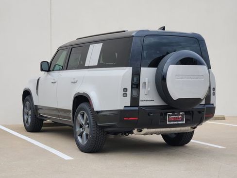 New 2026 Land Rover Defender 130 X-Dynamic SE AWD/4WD image 3