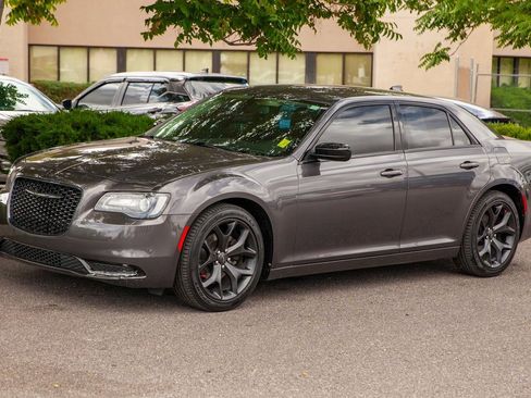 Used 2020 Chrysler 300 Touring w/ Sport Appearance Package image 9