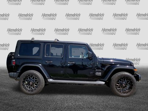 Used 2018 Jeep Wrangler Unlimited Sahara AWD/4WD image 11