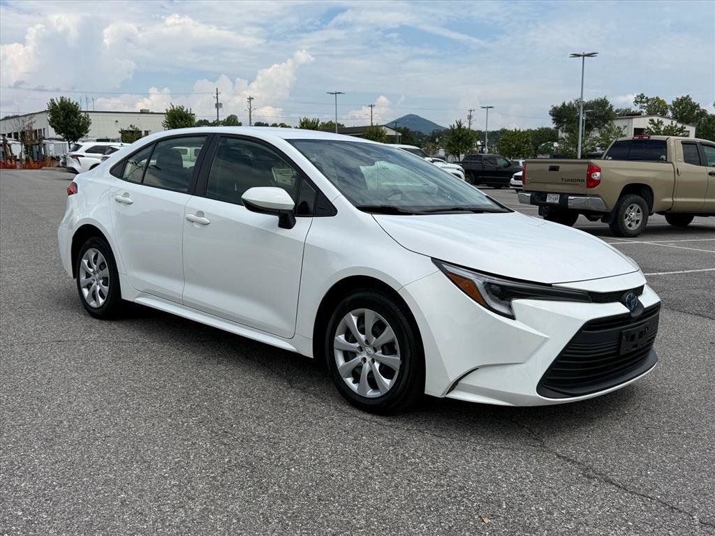 Certified 2025 Toyota Corolla LE FWD image 2