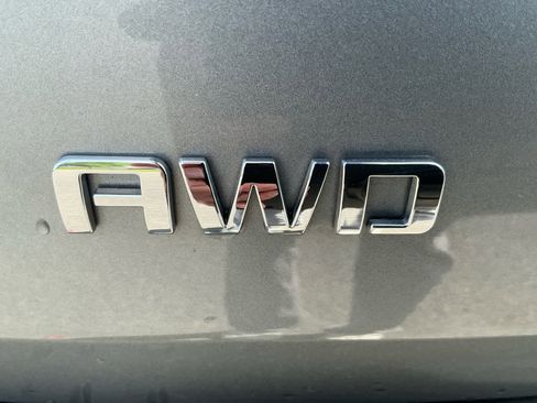 Used 2023 Chevrolet Traverse LT w/ LPO, Cargo Package AWD/4WD image 16