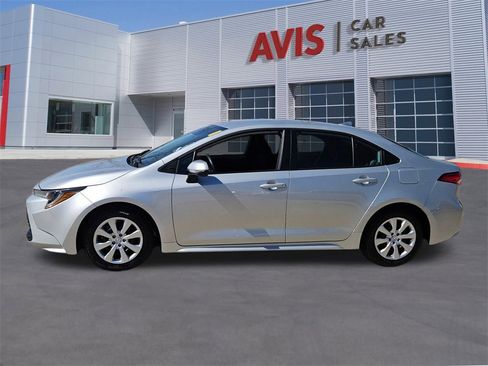 Used 2025 Toyota Corolla LE image 2