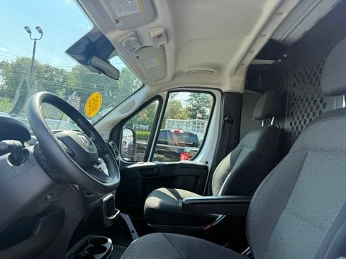 Used 2025 RAM ProMaster 2500 w/ U-Haul Equipment Group FWD image 8