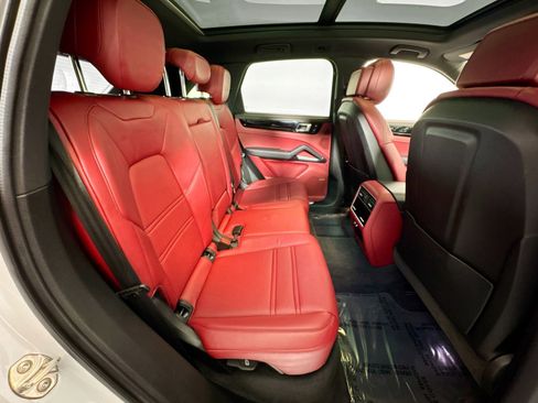 Used 2022 Porsche Cayenne S image 24