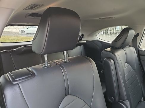 Used 2021 Toyota Highlander XLE AWD/4WD image 33