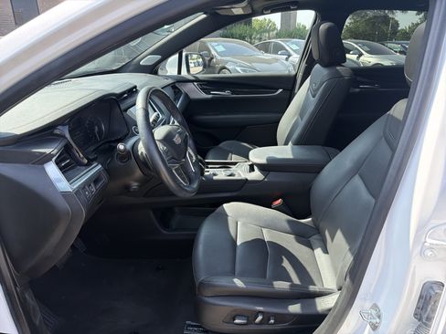 Used 2016 Toyota Highlander LE FWD image 3