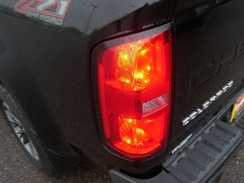 Used 2022 Chevrolet Colorado Z71 AWD/4WD image 18