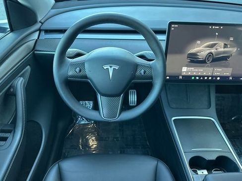 Used 2024 Tesla Model Y Performance image 16