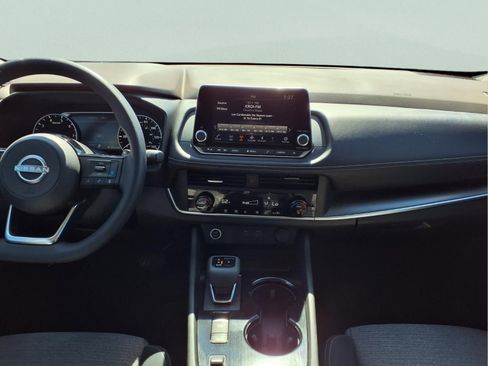 Used 2023 Nissan Rogue SV image 16