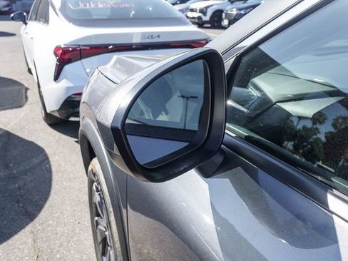 Used 2025 Nissan Rogue SV FWD image 8