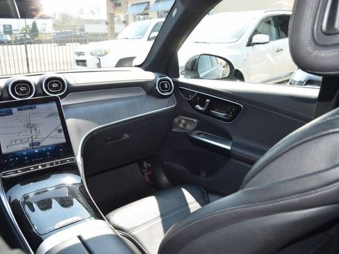 Used 2024 Mercedes-Benz GLC 300 4MATIC image 32