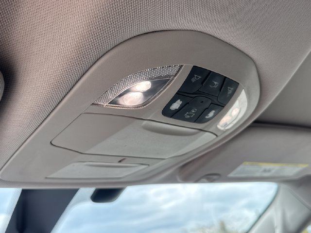 Used 2018 Chrysler Pacifica Touring-L FWD image 33