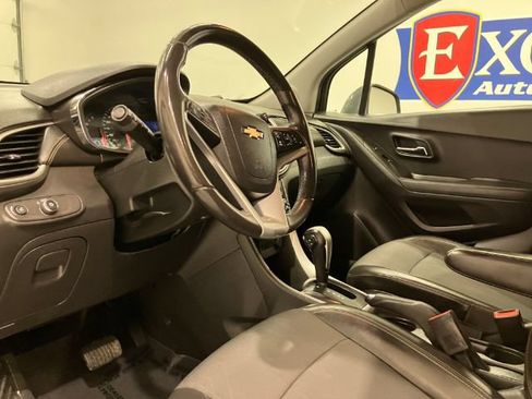 Used 2018 Chevrolet Trax LT w/ LT Convenience Package AWD/4WD image 17