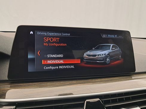 Used 2018 BMW 530i xDrive image 21