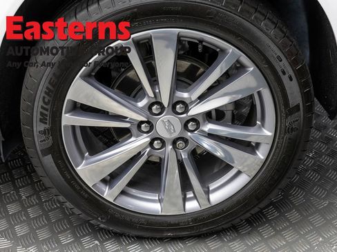 Used 2024 Cadillac XT5 Premium Luxury FWD image 8